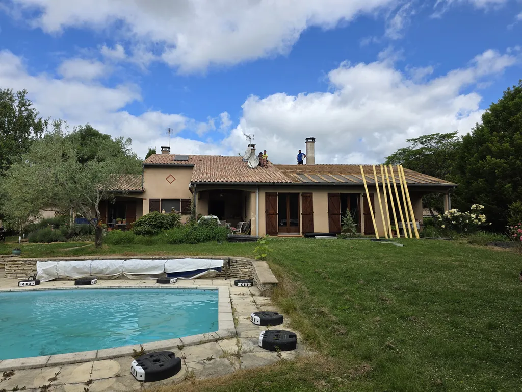 Réaliser une remise à neuf de toiture et renforcement de charpente à Uzès