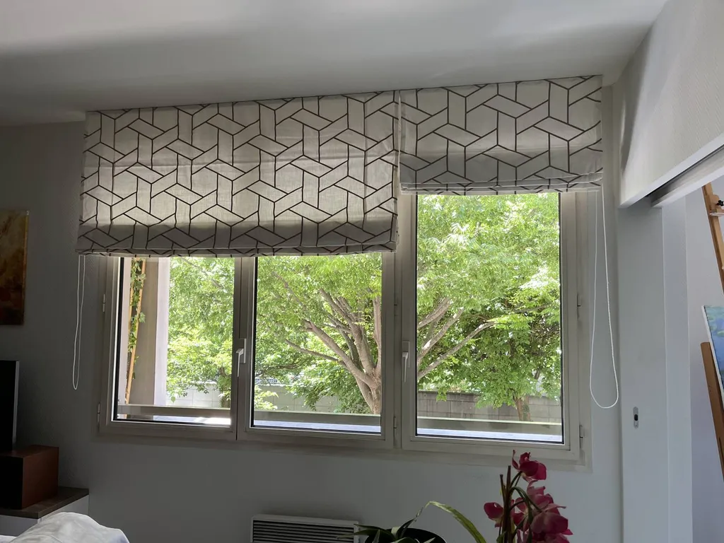 store bateau sur mécanisme à chainette dans un tissu camango