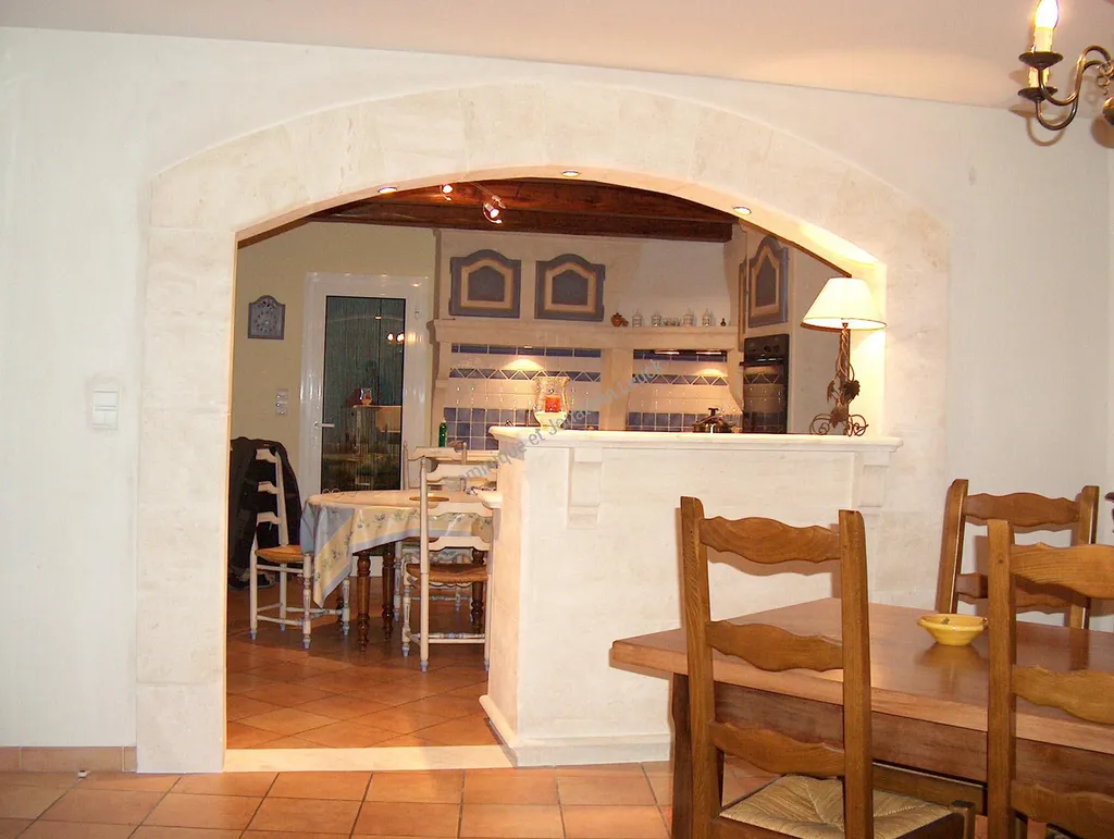 Encadrement massif en pierre d'Estaillades