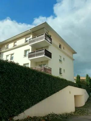 Taille d'une haie d'eleagnus à Bordeaux
