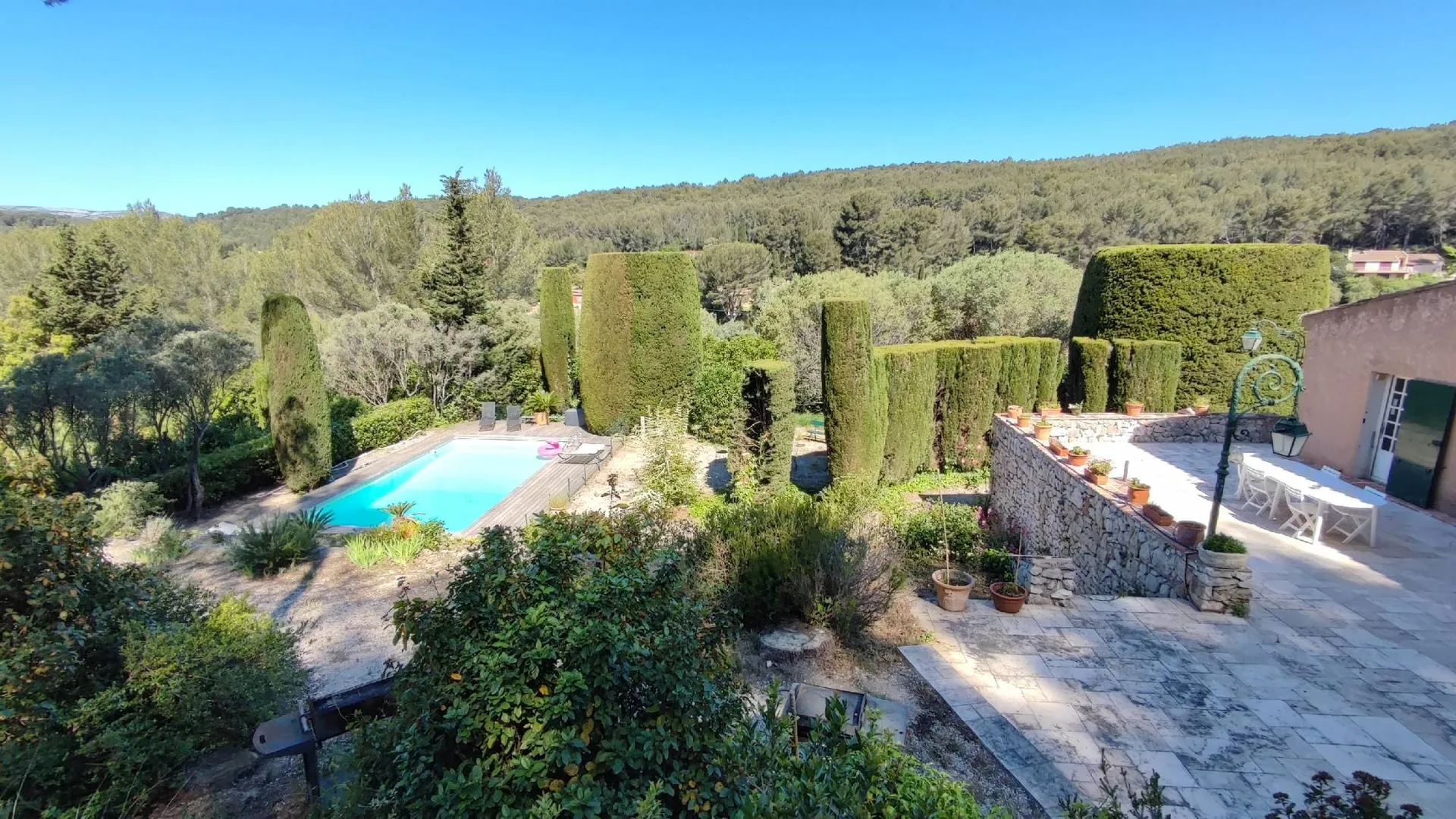 Cassis dans les vignes - Mas provençal avec piscine bénéficiant d'une vue campagne exceptionnelle   