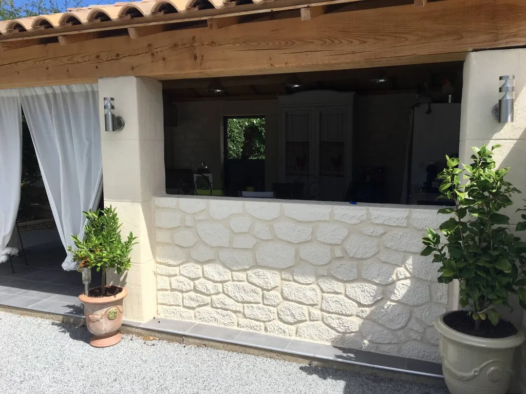 Façades en imitation pierre Marseille