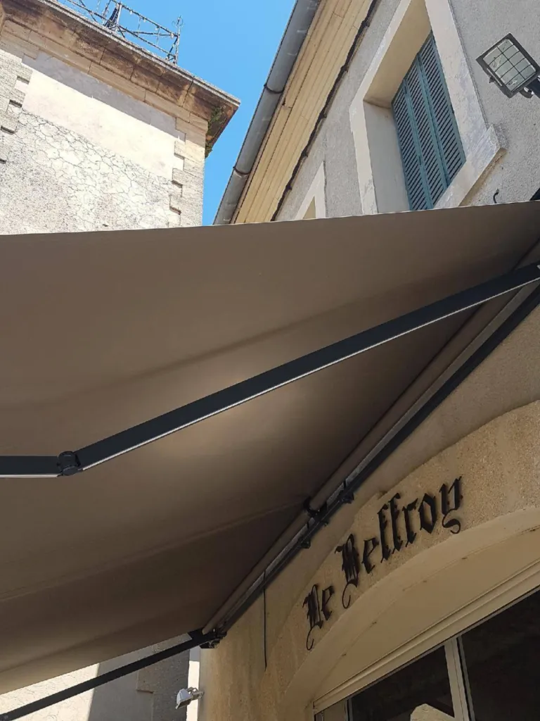 Pose de store en région PACA