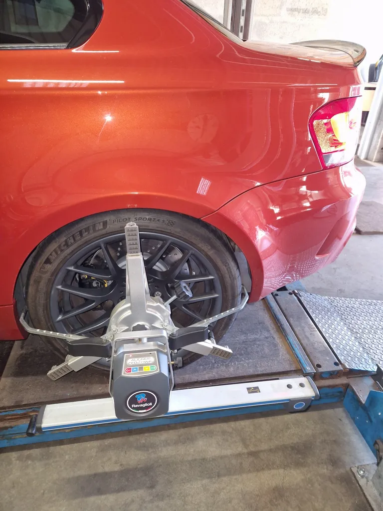 BMW 1M amélioration système de freinage et suspension
