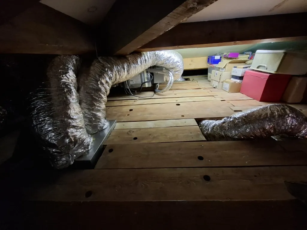 Installation d'une pompe à chaleur air-air en gainable modèle Hitachi 