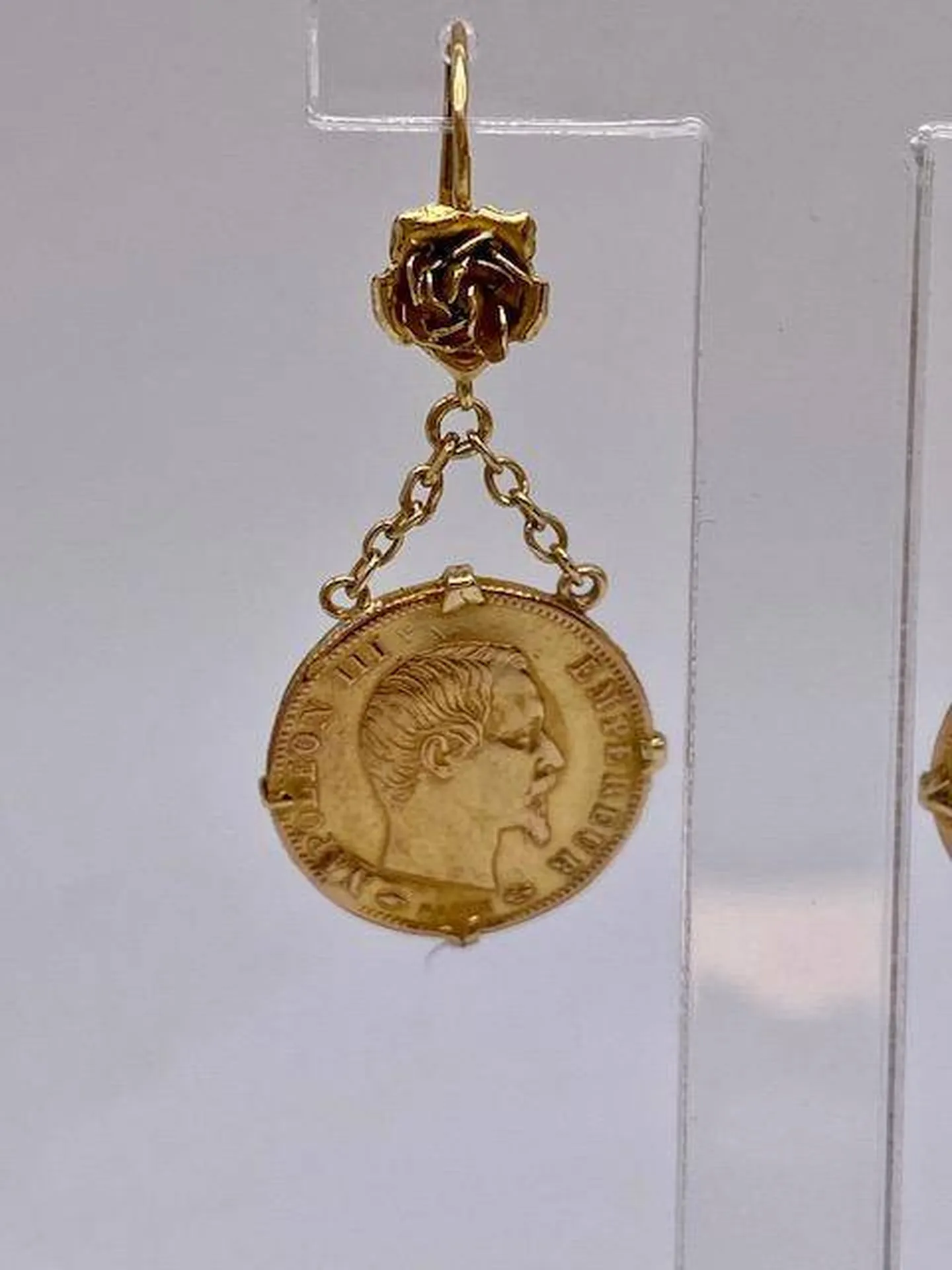 Boucles d'oreilles en or porte pièce 5 francs originales en dépôt vente chez Or Ligne à La Teste près de Mios