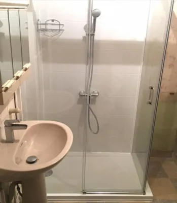 Remplacement baignoire par douche senior sécurisée