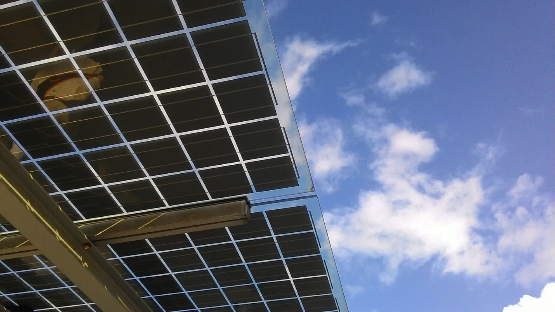 Optimisez la performance de vos panneaux solaires à Salon-de-Provence avec notre service d'entretien et de réparation.