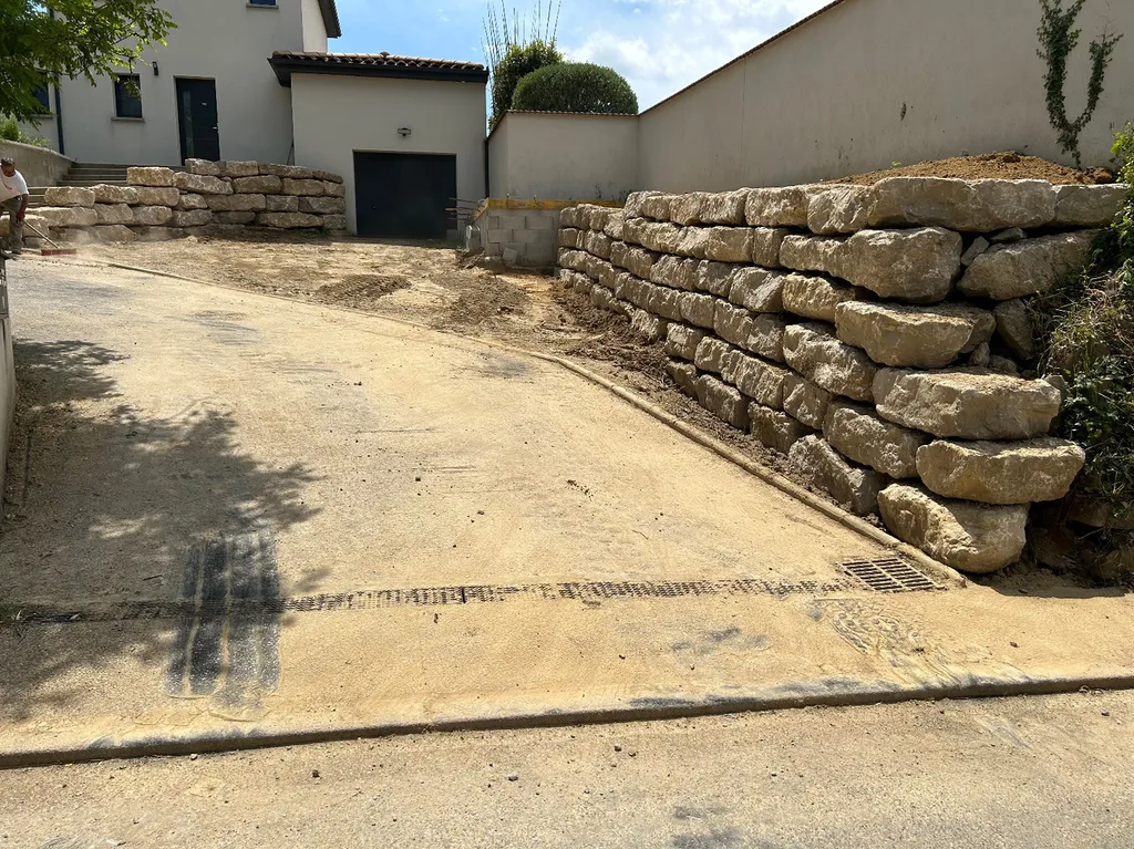 Entreprise de terrassement à Ambérieu-en-Bugey dans l'Ain : prix et devis pour un terrassement de 76 m2 chez un particulier