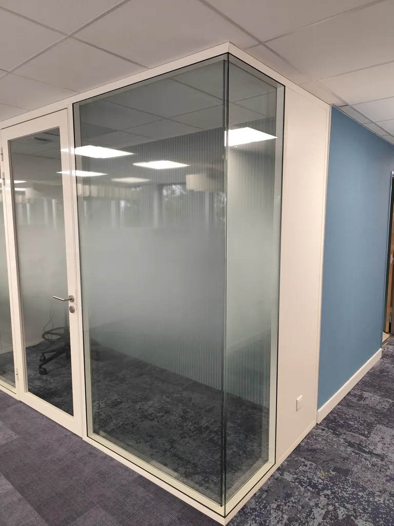 FILMS VITROPHANIE POUR CLOISONS VITRÉES ENTREPRISE ORTEC AIX EN PROVENCE 