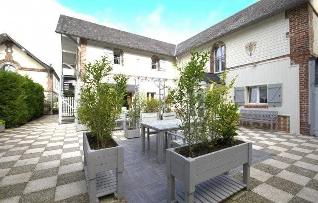 A vendre authentique propriété ses maisons d’amis à Bernay 27300