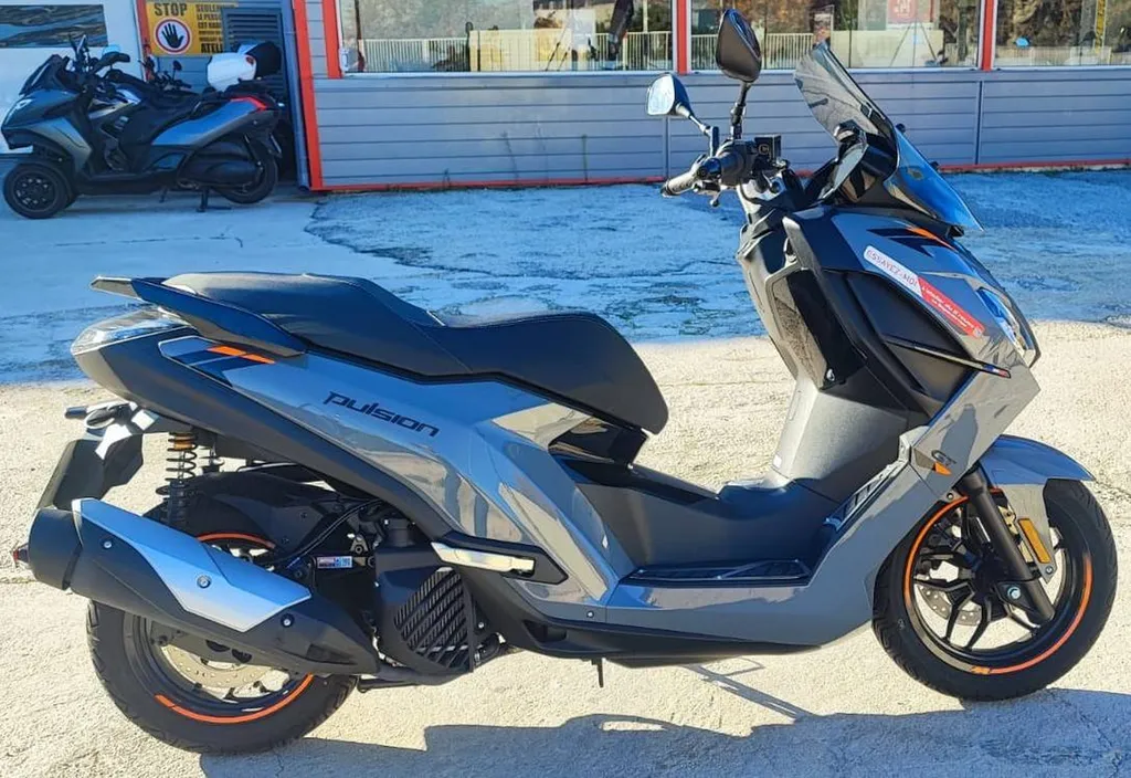 PEUGEOT PULSION GT du 03/2024 avec 1300 km.