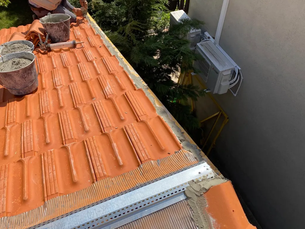 Changement d’une toiture tuiles plates de Marseille sur Gréasque près de Aix en Provence