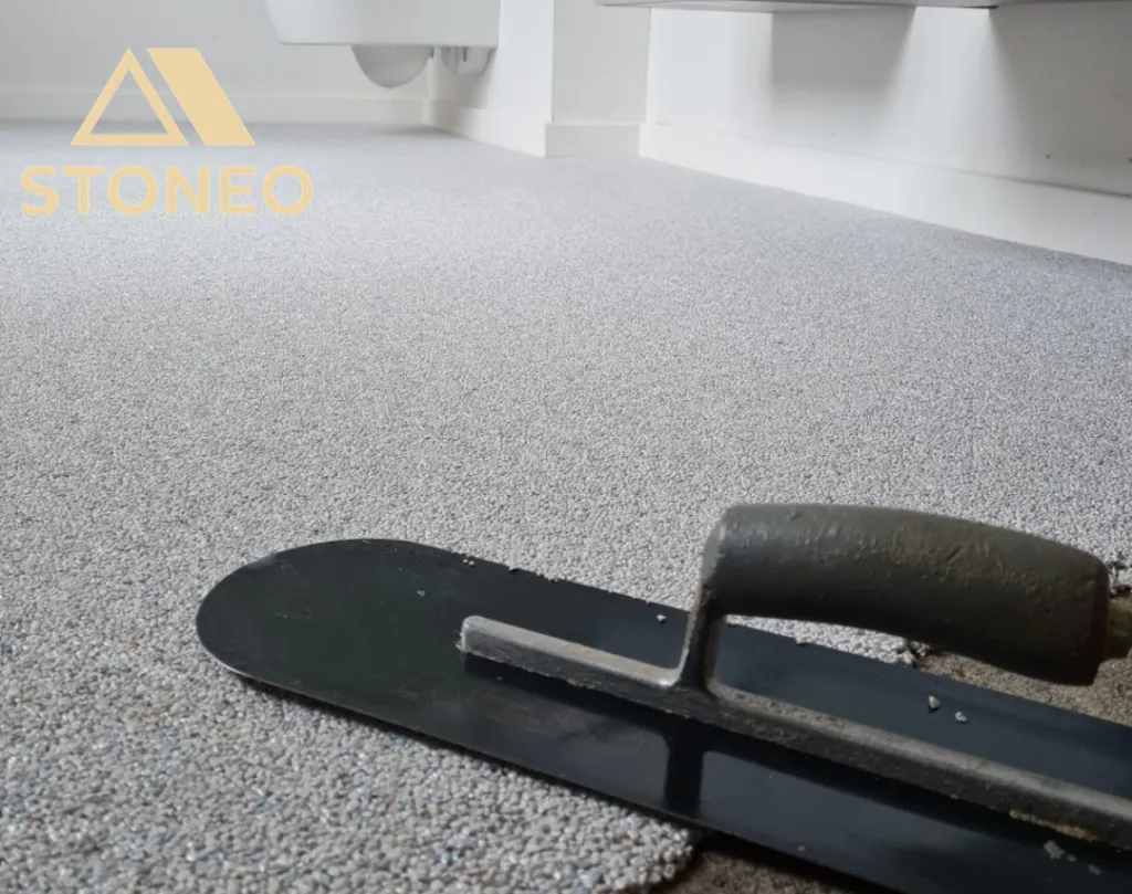 La moquette de pierre intérieure, solution sans joint, moderne et résistante qui se substitue aisaiment au béton ciré, carrelage, travertin ou parquet. Contactez STONEO pour discuter de vos projets et donner vie à vos envies. Nos solutions en région Lyonn