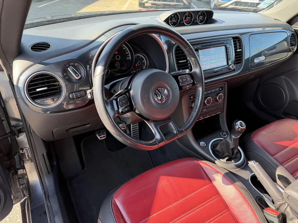 Volkswagen Coccinelle d'occasion à prix attractif chez votre garage Caudebec Auto proche du Havre, vente de voitures révisées en Normandie.