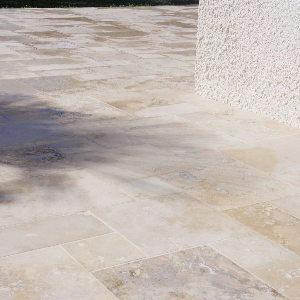 Où acheter du travertin rustique à Ambarès et Lagrave près de Bordeaux