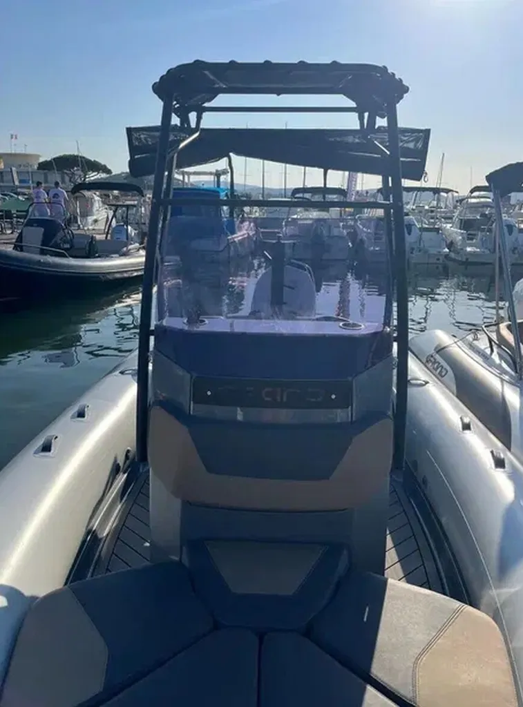 Semi-rigide Grand Boats Drive Line D600 Lux d'occasion de 2024 équipé d'un moteur Honda BF115 visible à La Londe les Maures dans le Var près de Le Lavandou