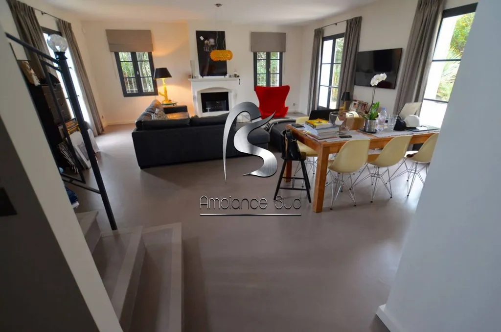 AMBIANCE SUD BETON CIRE TALOCHE A SAINT TROPEZ