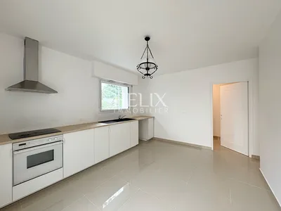 En exclusivité à vendre Orgeval une jolie maison de 210 M²  édifiée sur terrain de 834 M², 5 minutes à pied du centre ville, commerces , proche école Jeanne d'Arc.