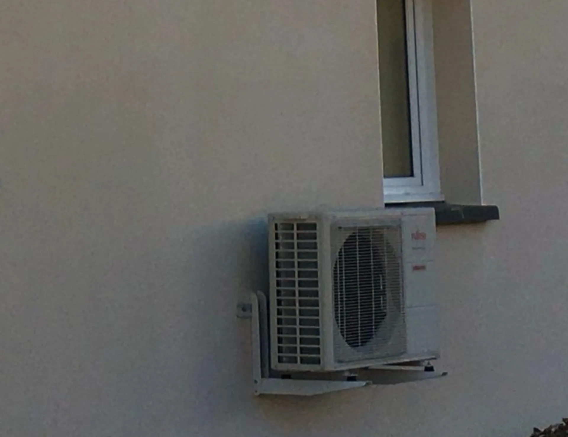 Installation d’une pompe à chaleur air-eau à L’Arbresle pour réduire les factures d’énergie et améliorer le confort thermique