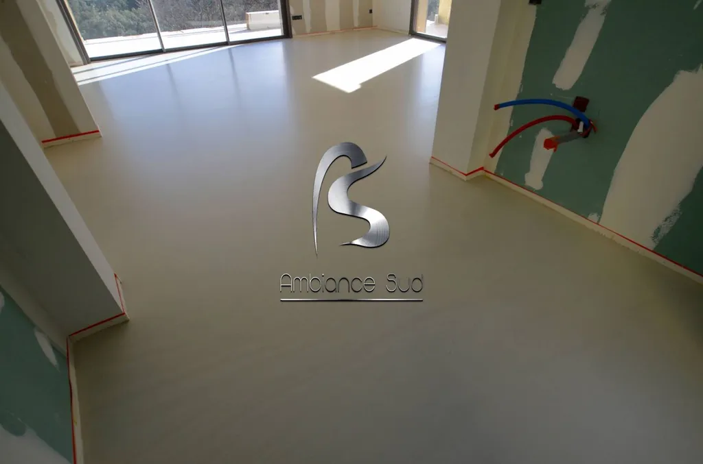 SOL EN BETON CIRE COULE A AIGUILLES DANS LE 13