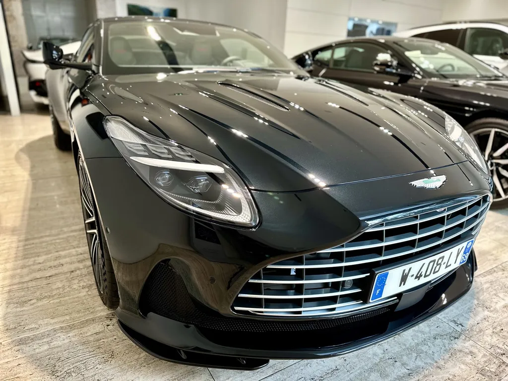 film plastique protection carrosserie film PPF Lyon traitement céramique DETAILING carosserie Aston Martin DB12 