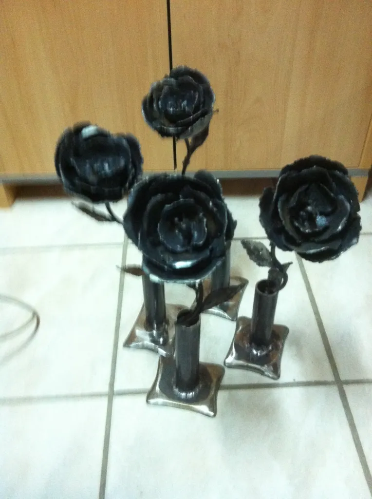 ROSES EN FER FORGE A MARSEILLE 13