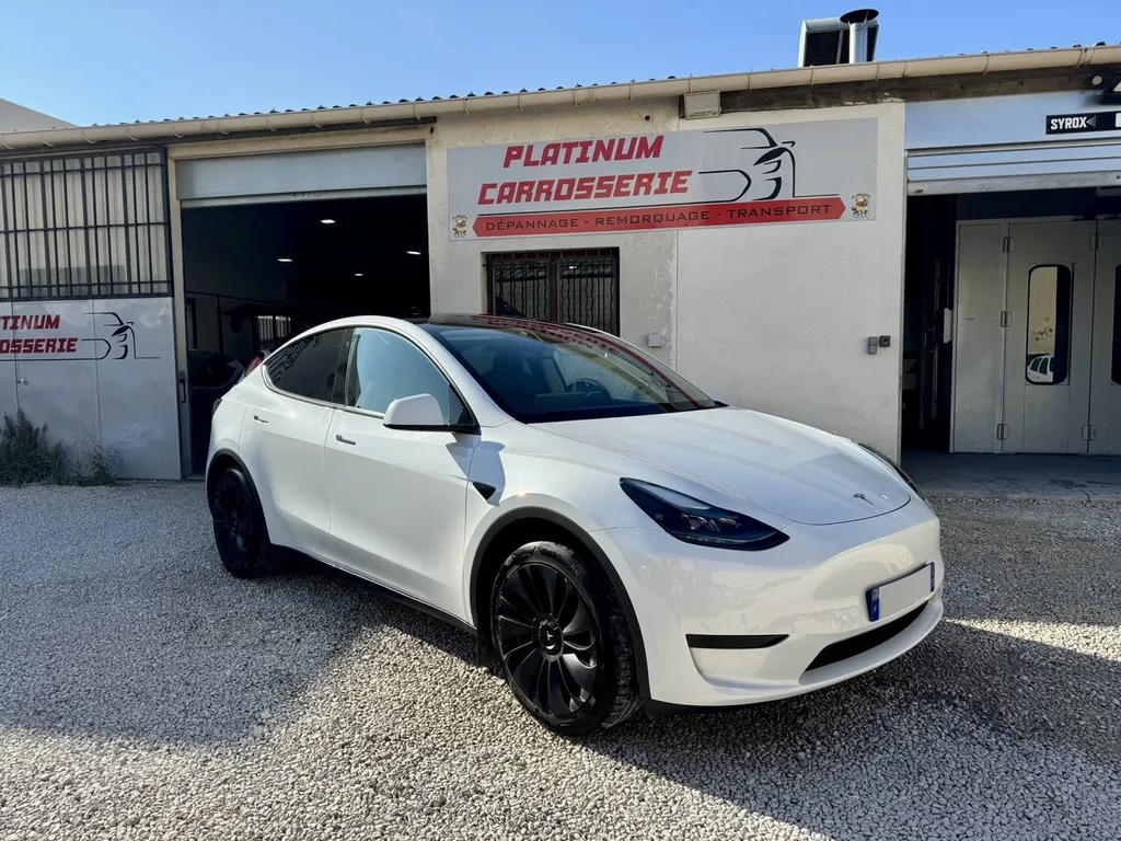 Réparation Tesla Model Y - Expertise et Savoir-Faire de Platinum Carrosserie à Carnoux-en-Provence proche de Marseille, La Ciotat, Cassis et aubagne