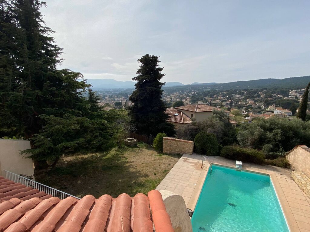 maison avec vue dégagée ceyreste