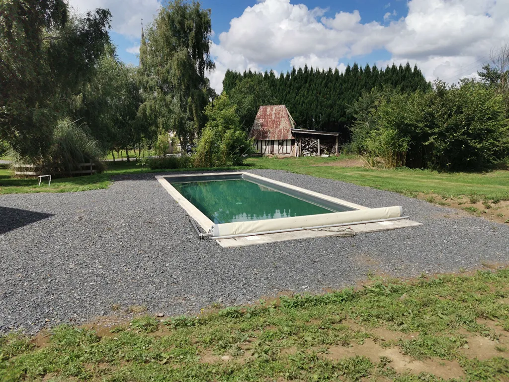 À vendre, longère de 170 m² édifiée sur 6000 m² de terrain sur la commune de NEUVILLE SUR AUTHOU 27800