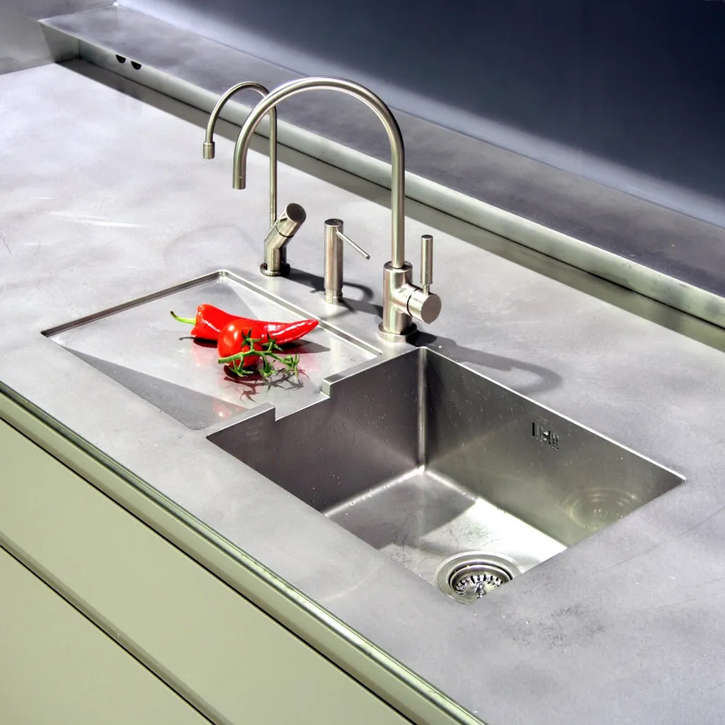 Cascade avec évier inox soudé dans plans de travail inox Aix en Provence
