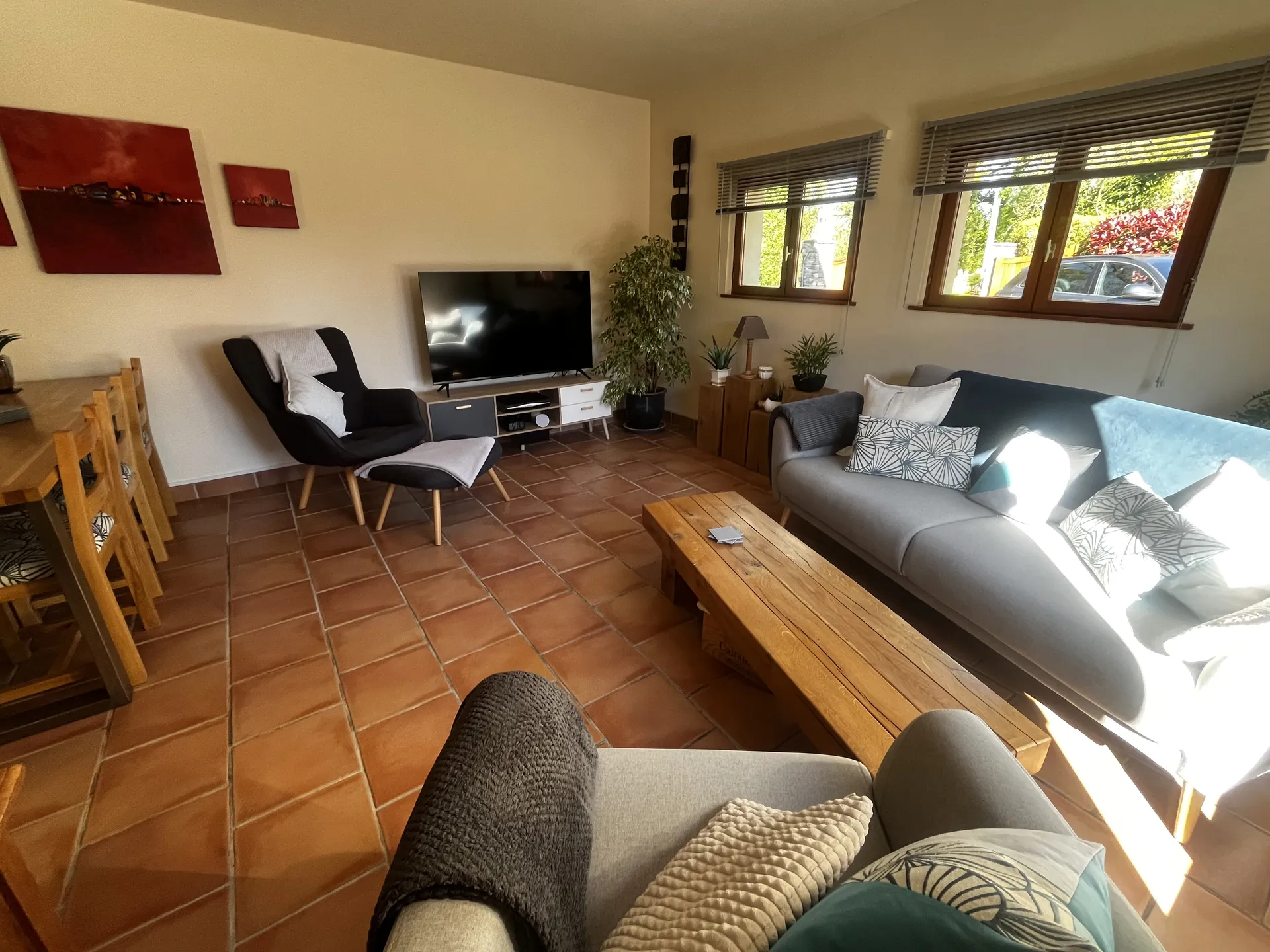 Maison récente avec grande dépendance aménageable – Terrain clos – Proche Côte Normande