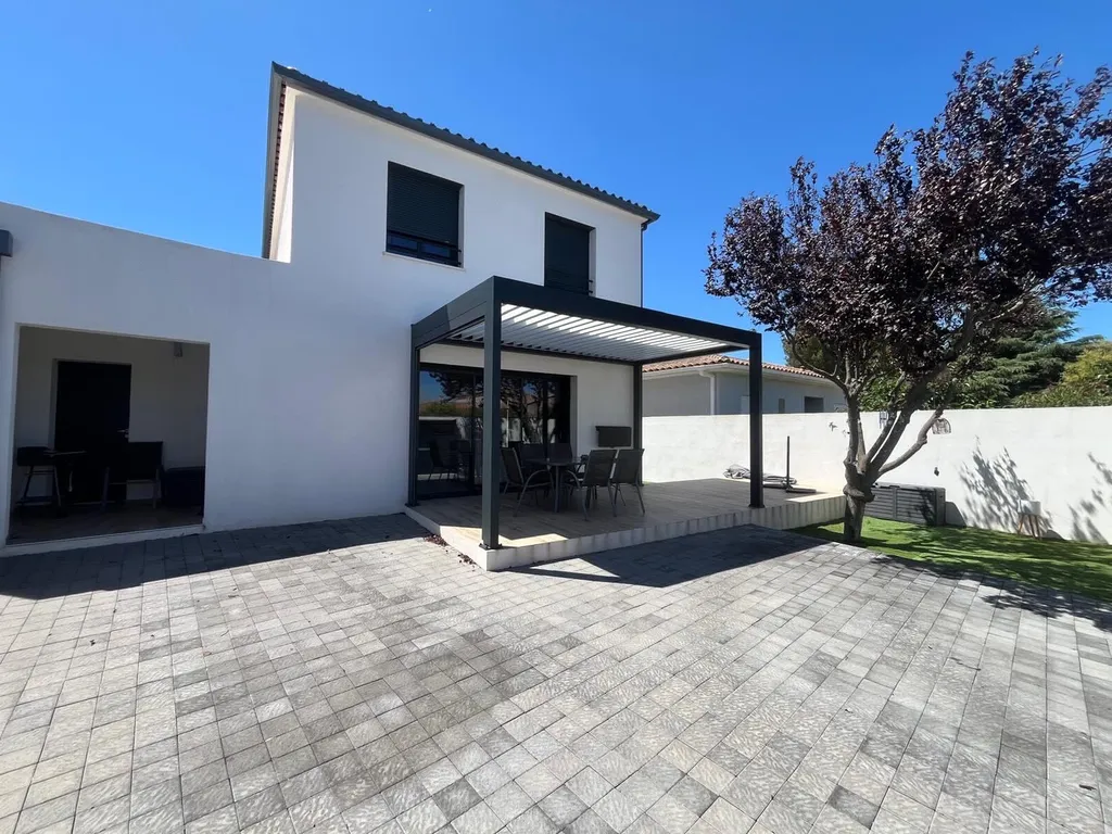 Mise en place d'une Pergola Bioclimatique Marquises modèle IZI sur Martigues