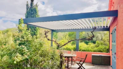 Installation de pergola murale sur mesure a nice dans le 06