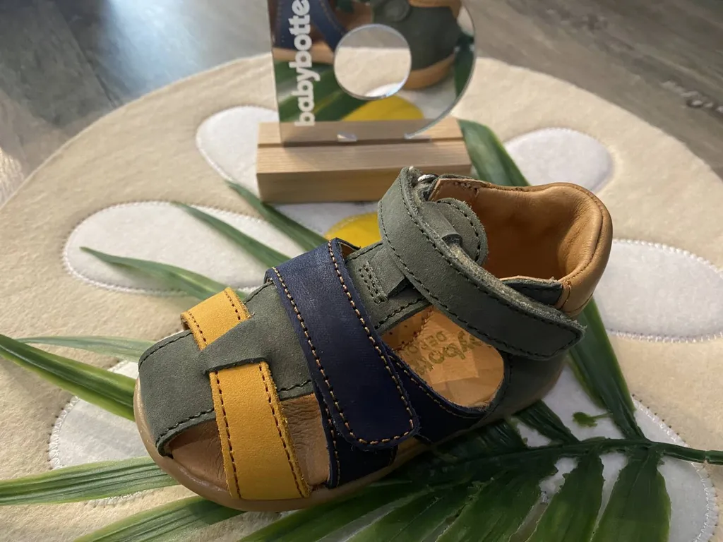 sandale garçon à velcro près de Lugon