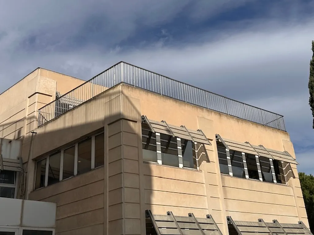 POSE GARDE CORPS FABRIQUES SUR MESURE AIX MARSEILLE 