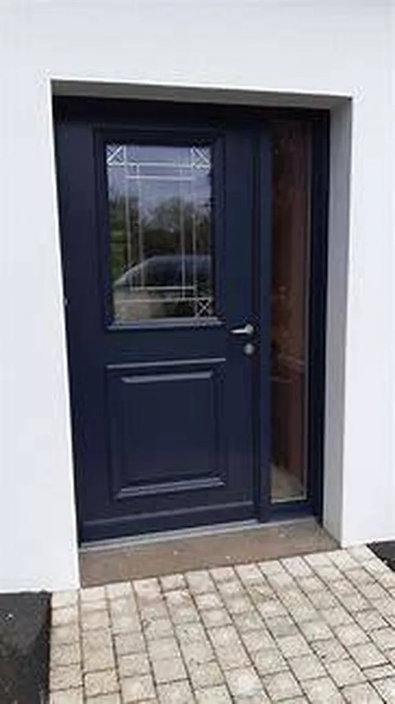 Porte traditionnelle bleu posé en neuf sur GLEIZE