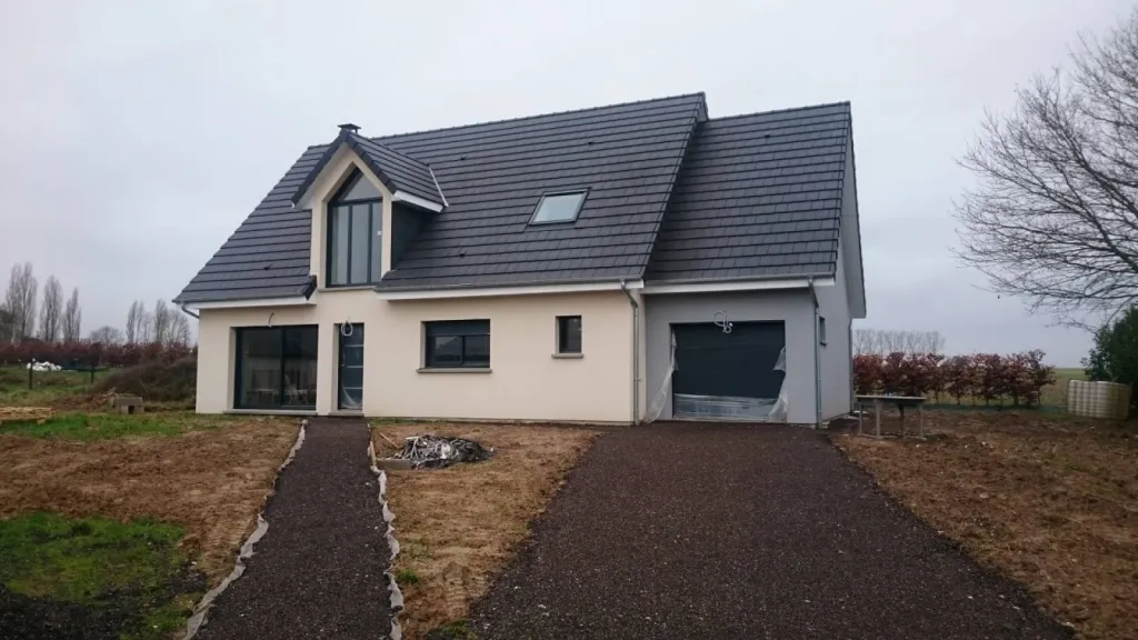 Où trouver un constructeur pour réaliser une maison traditionnelle en parpaing à Pont Audemer proche Beuzeville dans l'Eure (27)