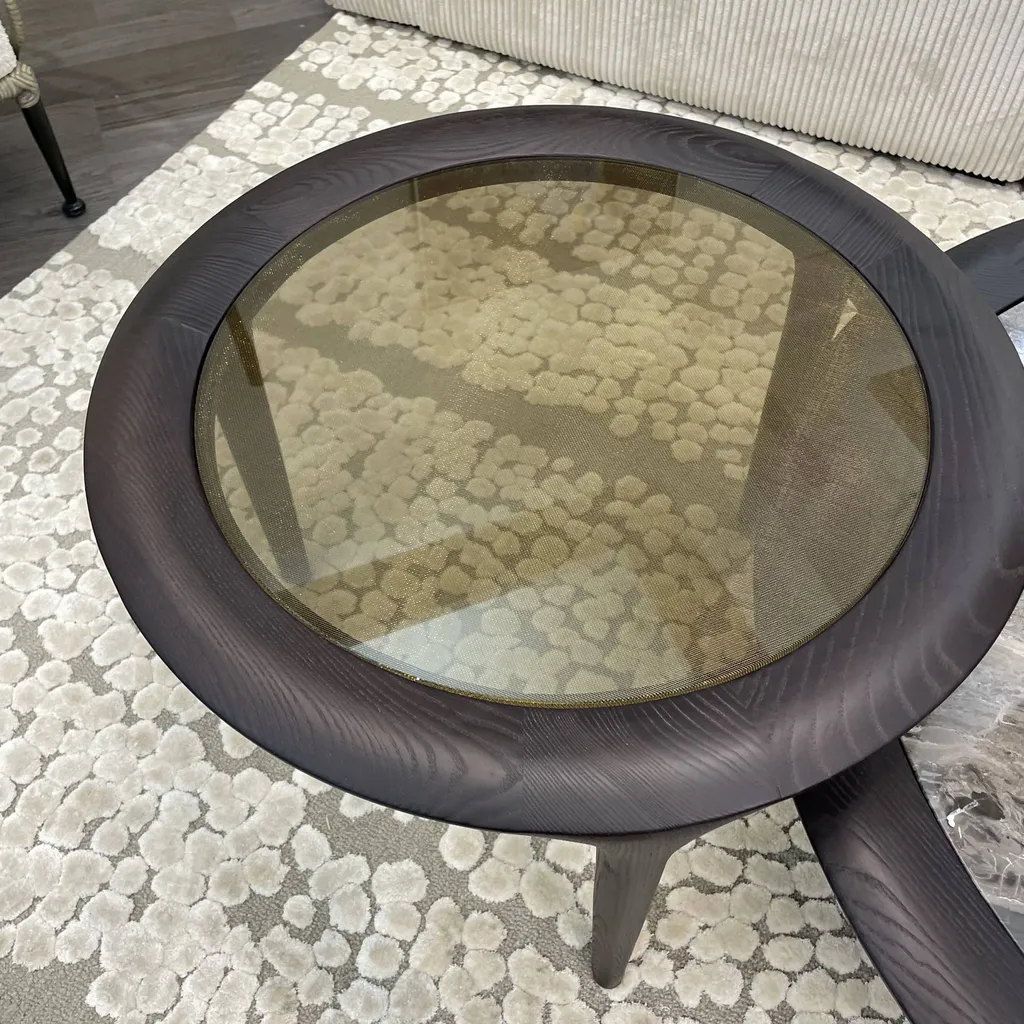 Table basse en chêne et plateau en verre bronze