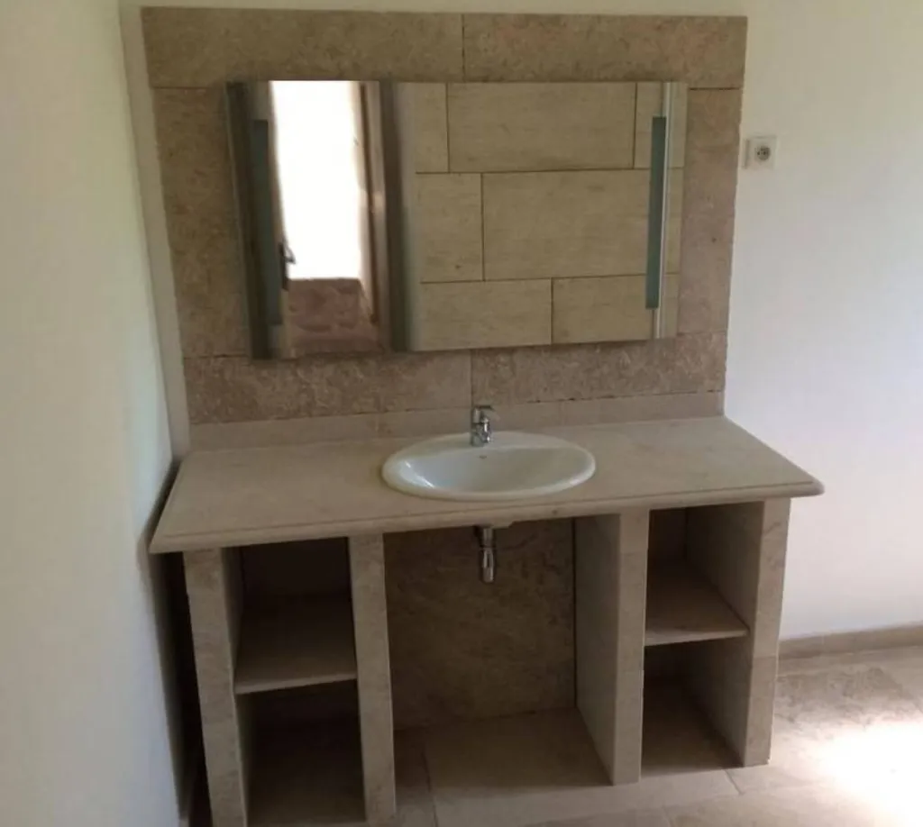 Pierre de Dordogne pour sol et mur salle de bain, plan vasque, dallage, livraison Paris, Bordeaux, Lyon...