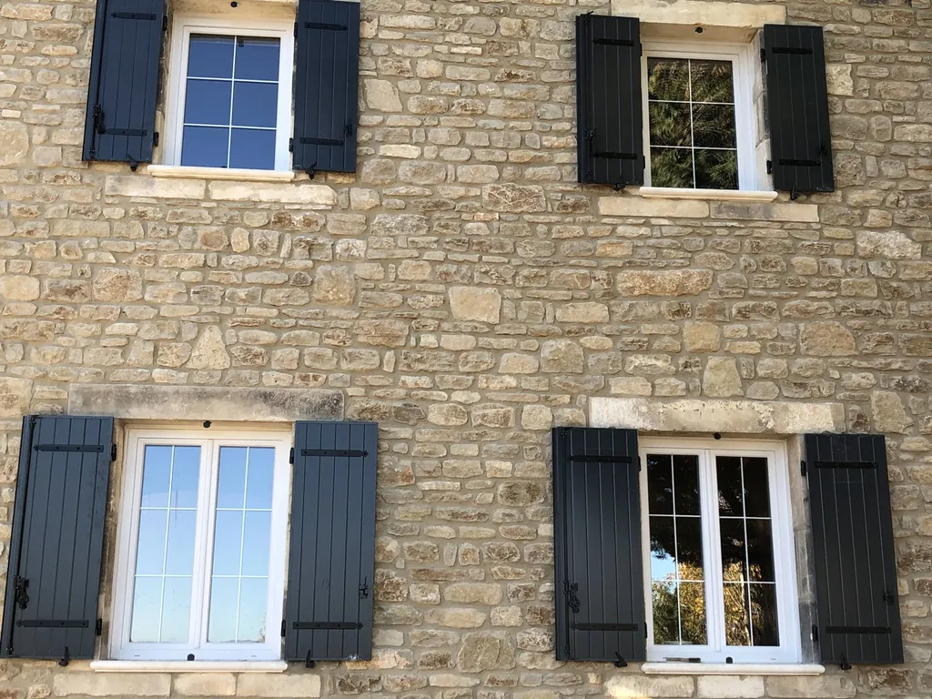 Pose en neuf volets battants aluminium 84