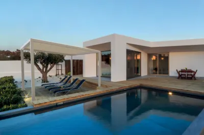 pergola à toile fixe en aluminium sur mesure installation par un professionnnel à Mougins