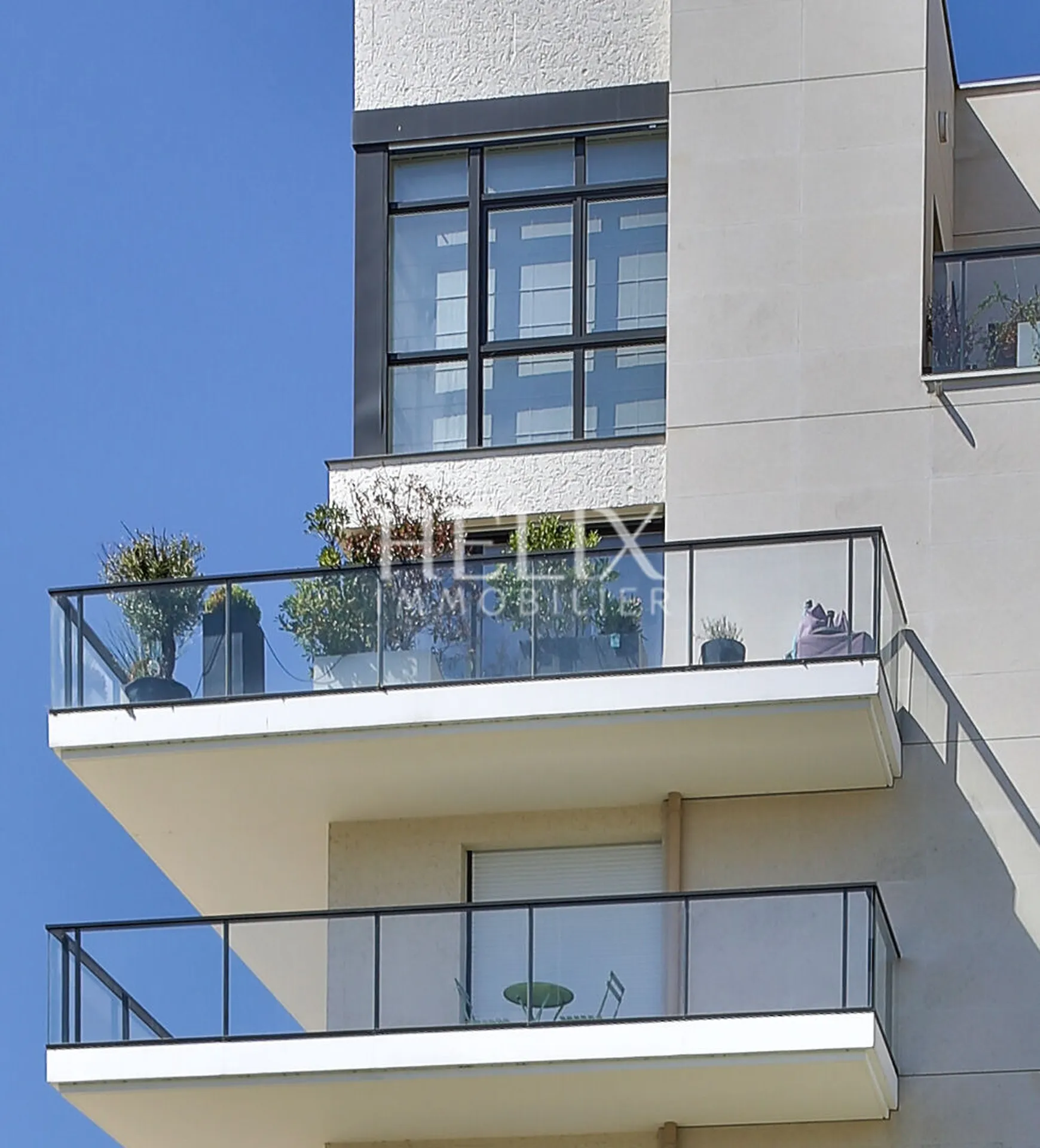 Superbe appartement 3 pièces de 63,95 M² habitable avec un balcon de 20,90 M² à Saint-Germain-en-Laye.
Situé au 4me étage la résidence So Green dévoile une architecture soignée et élégante dans son cadre naturel, en bordure de forêt 