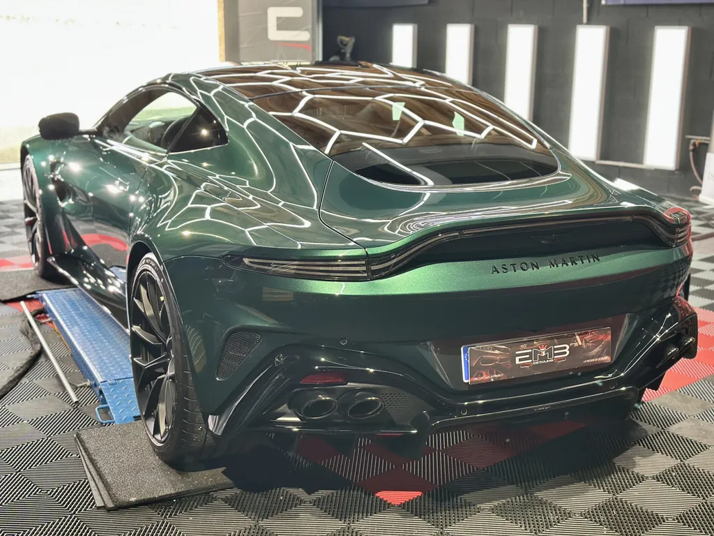 protection carrosserie PPF traitement céramique sur Aston martin Vantage Lyon 
