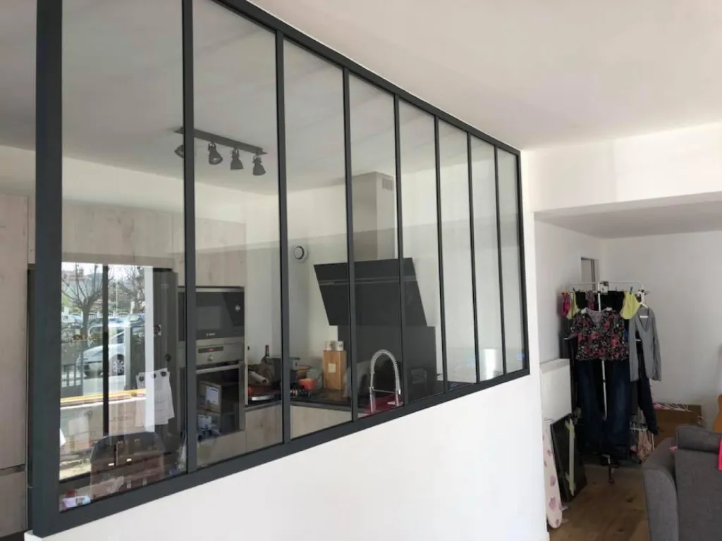 Installation d’une verrière intérieure sur mesure à Créon