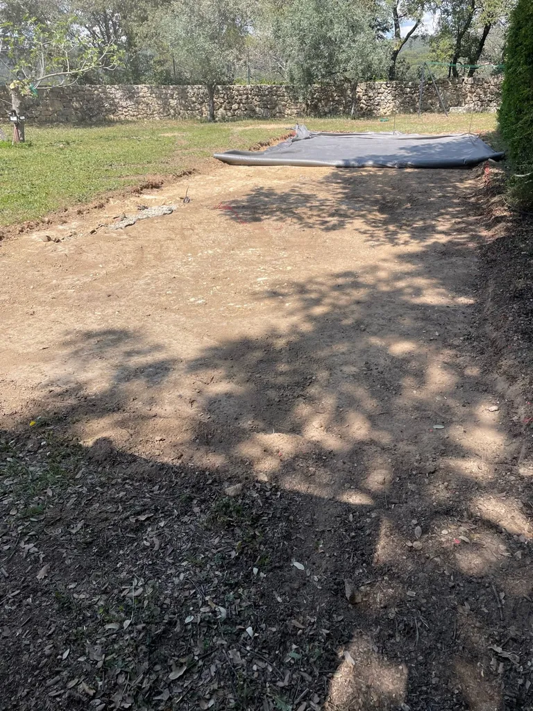 Création d'un terrain de boules dimensions 5x15 m pour une villa à Aix en Provence