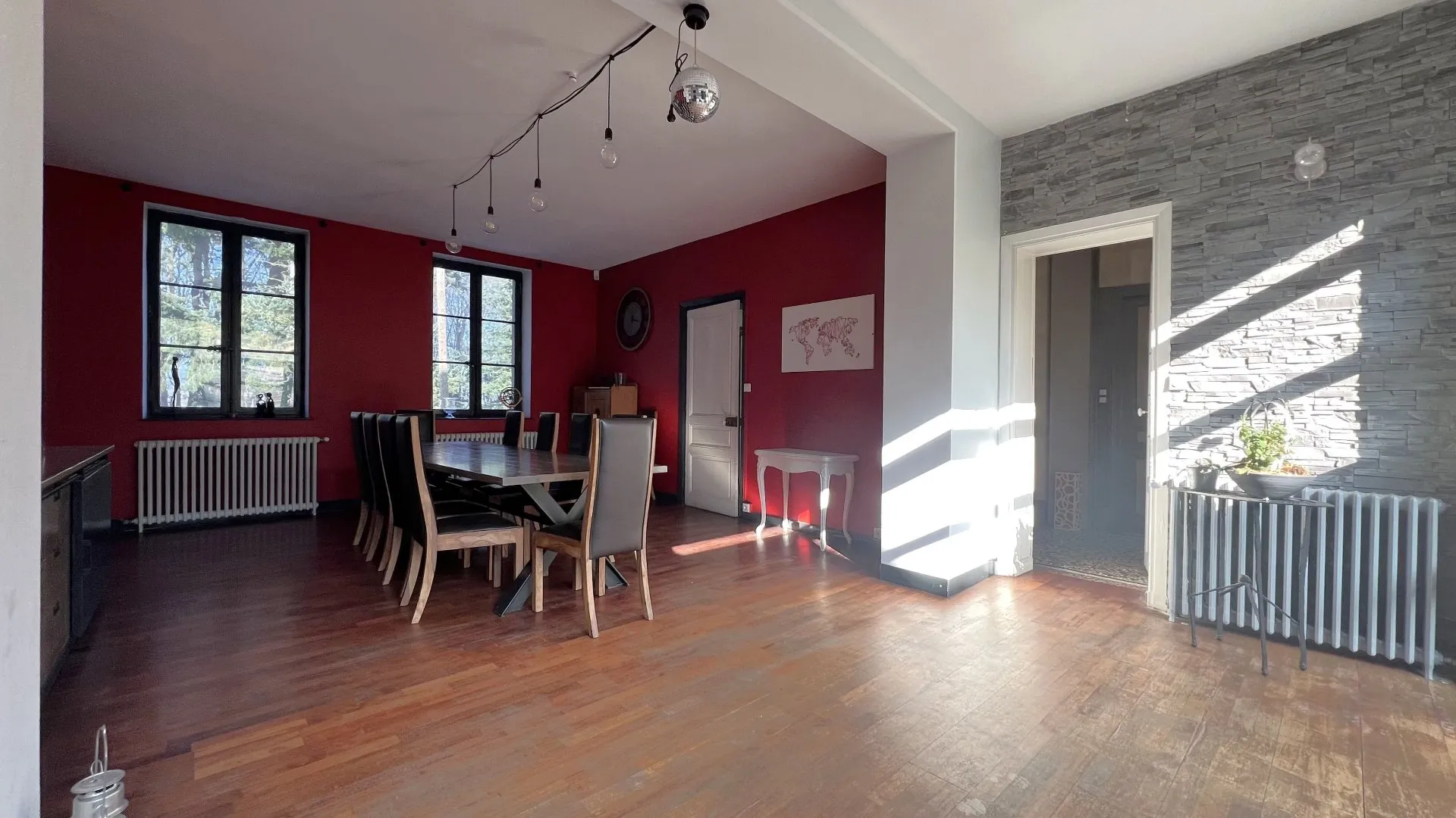 Magnifique demeure de famille 283m², 7 chambres, salle de jeux, patio véranda, dépendances et jardin arboré 6078m², emplacement privilégié centre-ville de Eu 76260.