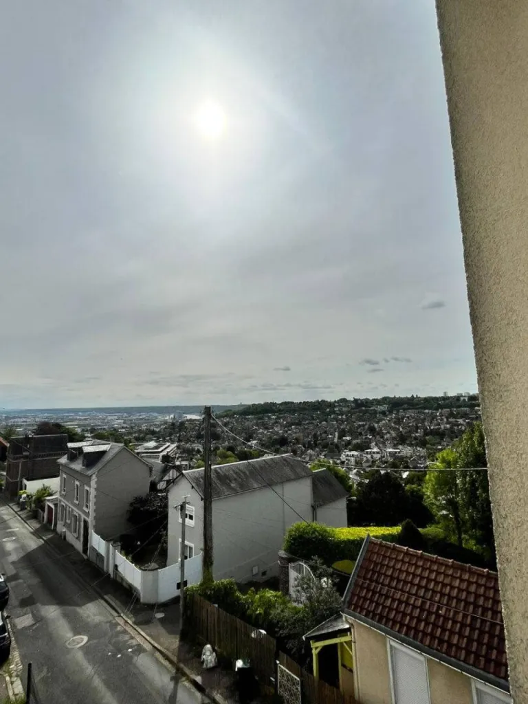 Vue donnant sur Rouen