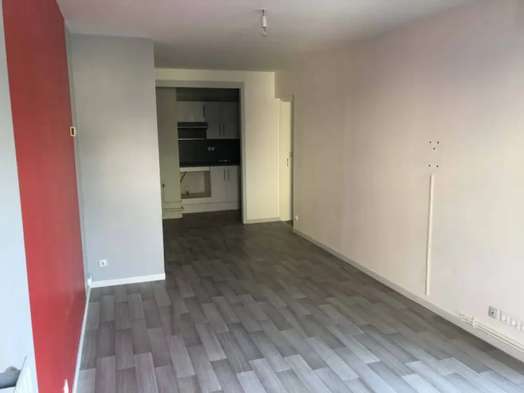 Situé au 2ème étage avec ascenseur