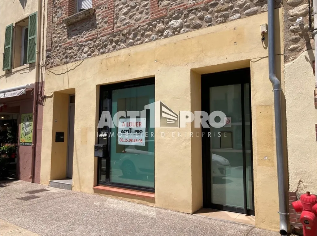 Bureaux à louer de 76 m² avec espace de stockage, trois espaces de travail indépendants et climatisation, disponibles en exclusivité au Boulou dans les Pyrénées-Orientales.